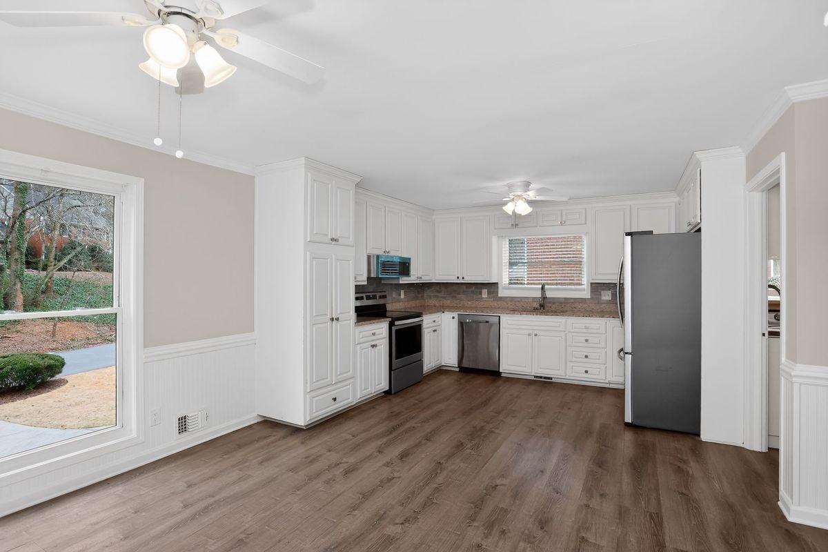 3445 Johnson Ferry Rd Ne - Photo 4 of 30