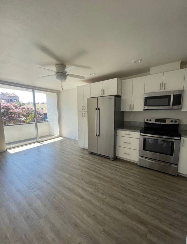 222 5th St ##B - Photo 2 of 6