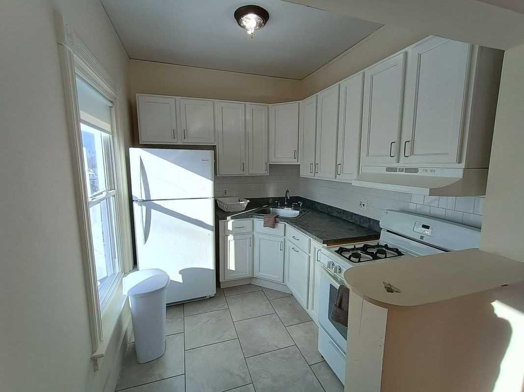 292 Wilder St - Photo 4 of 14