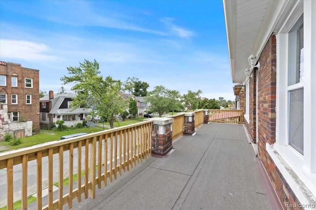 2296 W Buena Vista St ##1w - Photo 3 of 12