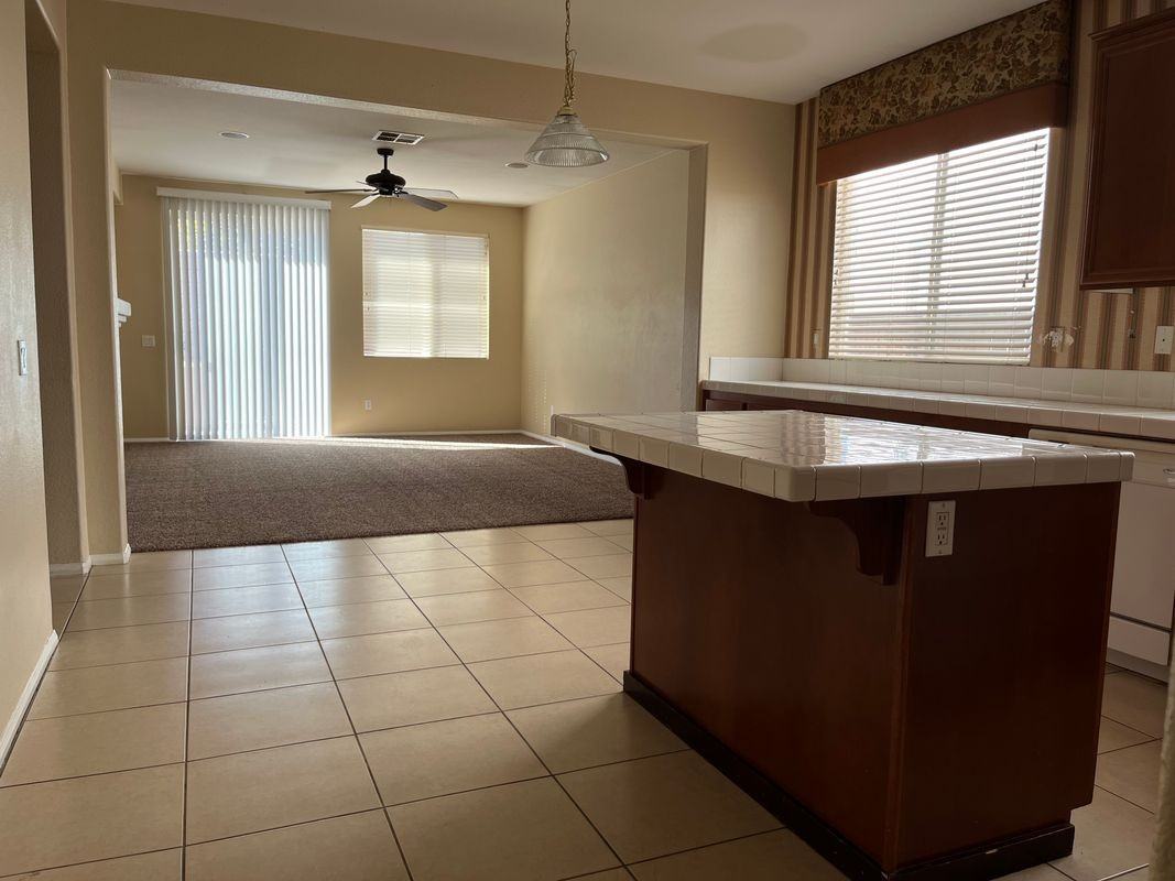 9364 Fieldstone Ave - Photo 4 of 11