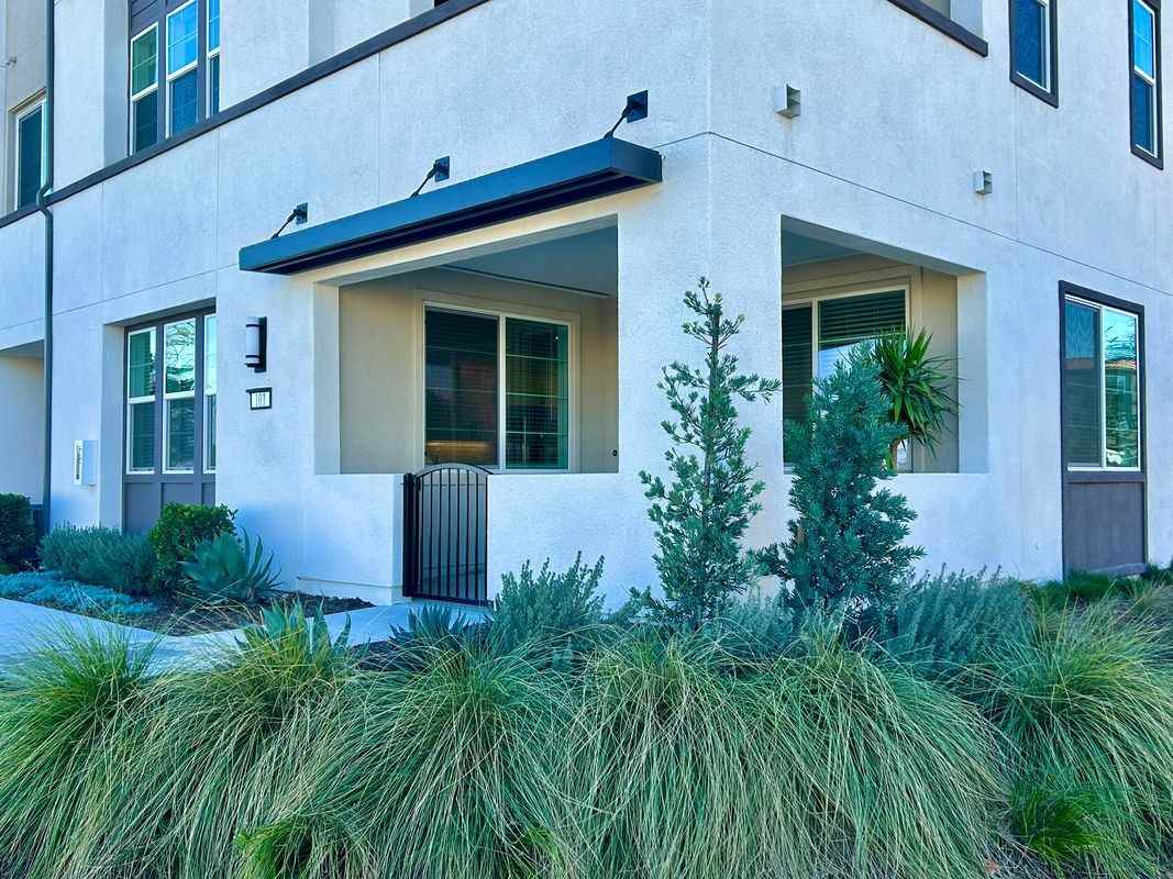 6114 Valentina Way ##101