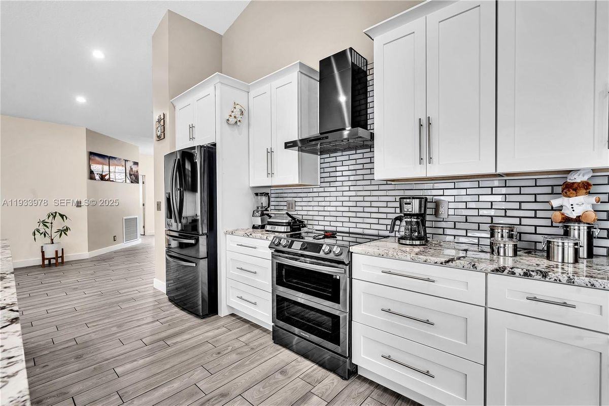 8520 Vía Romana, 82u ##82u - Photo 3 of 19