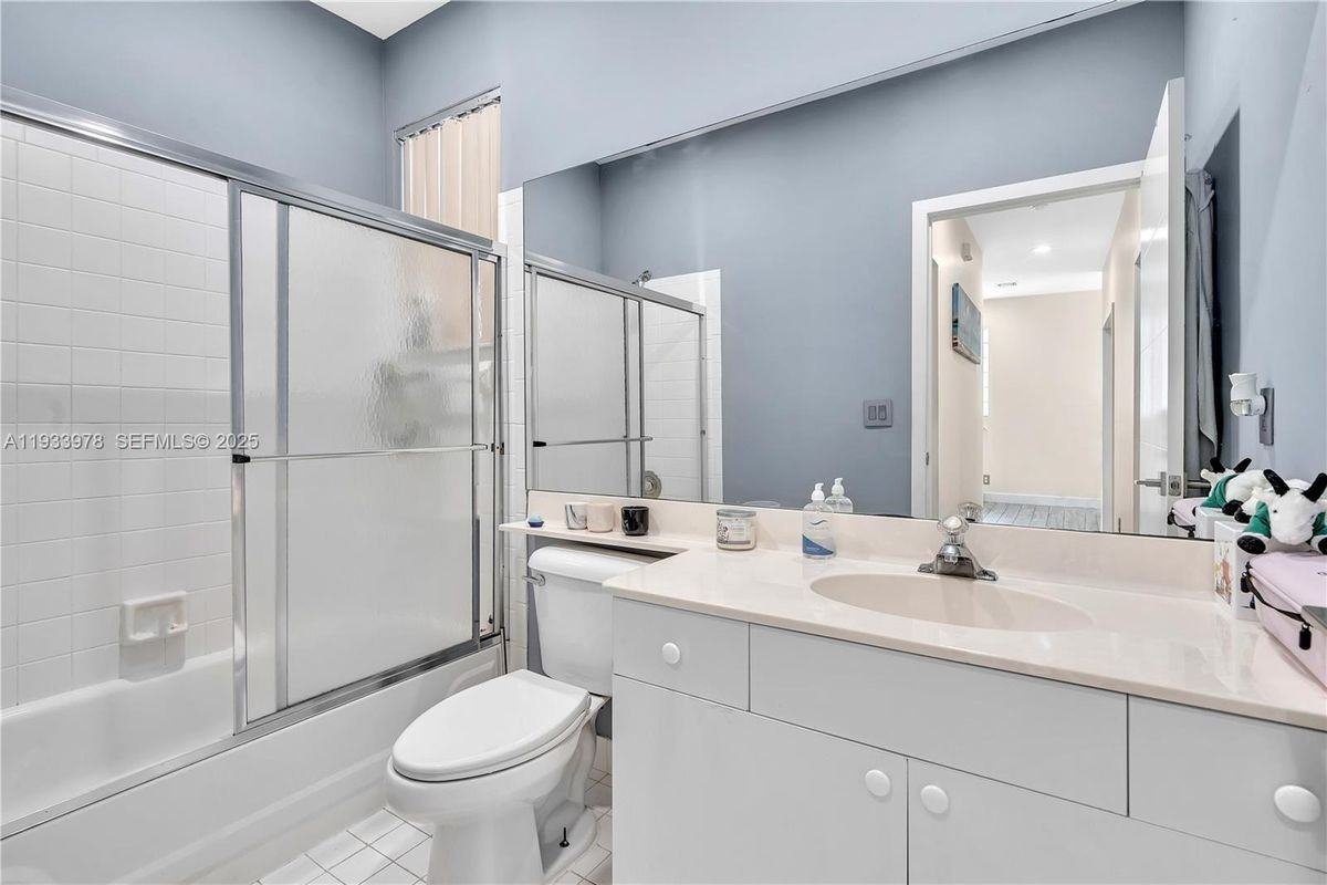 8520 Vía Romana, 82u ##82u - Photo 6 of 19