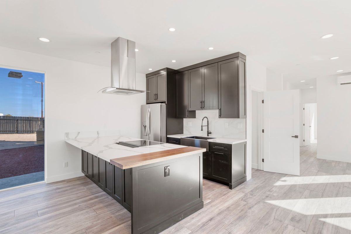 3460 Stonehill Ave - Photo 2 of 17