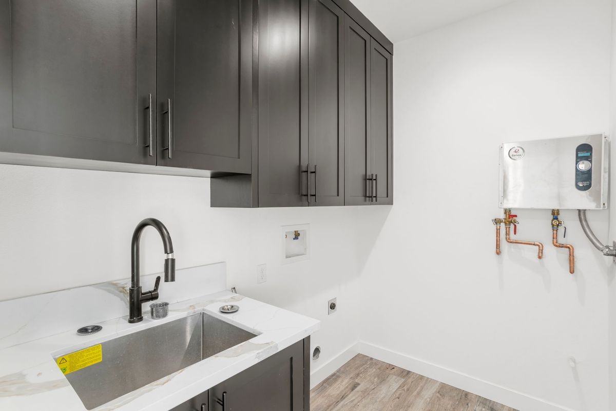 3460 Stonehill Ave - Photo 5 of 17