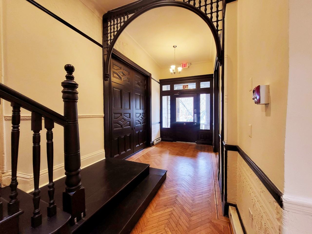 1812 Eutaw Place Apartments - Photo 2 of 15