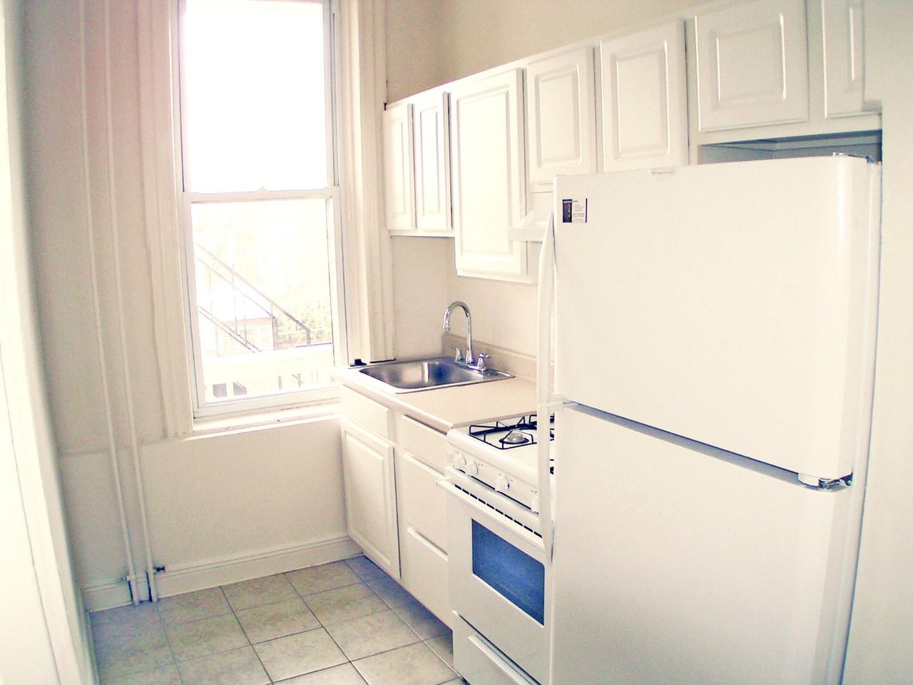 1810 Eutaw Place Apartments - Photo 4 of 16