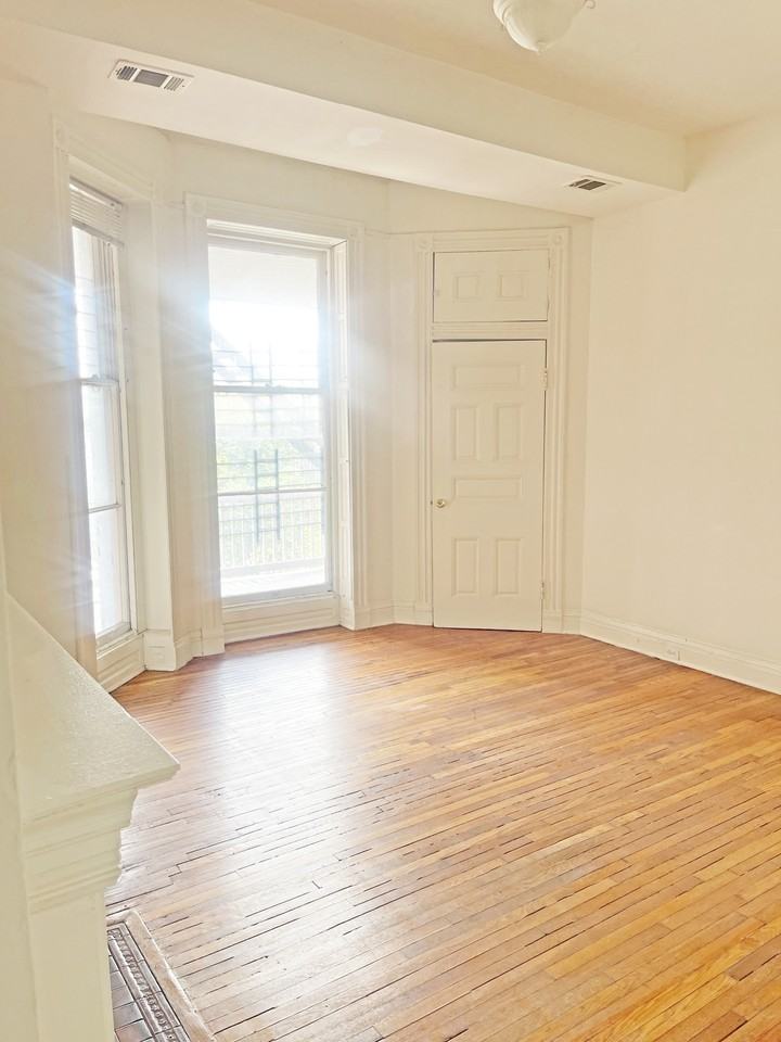 1810 Eutaw Place Apartments - Photo 5 of 16