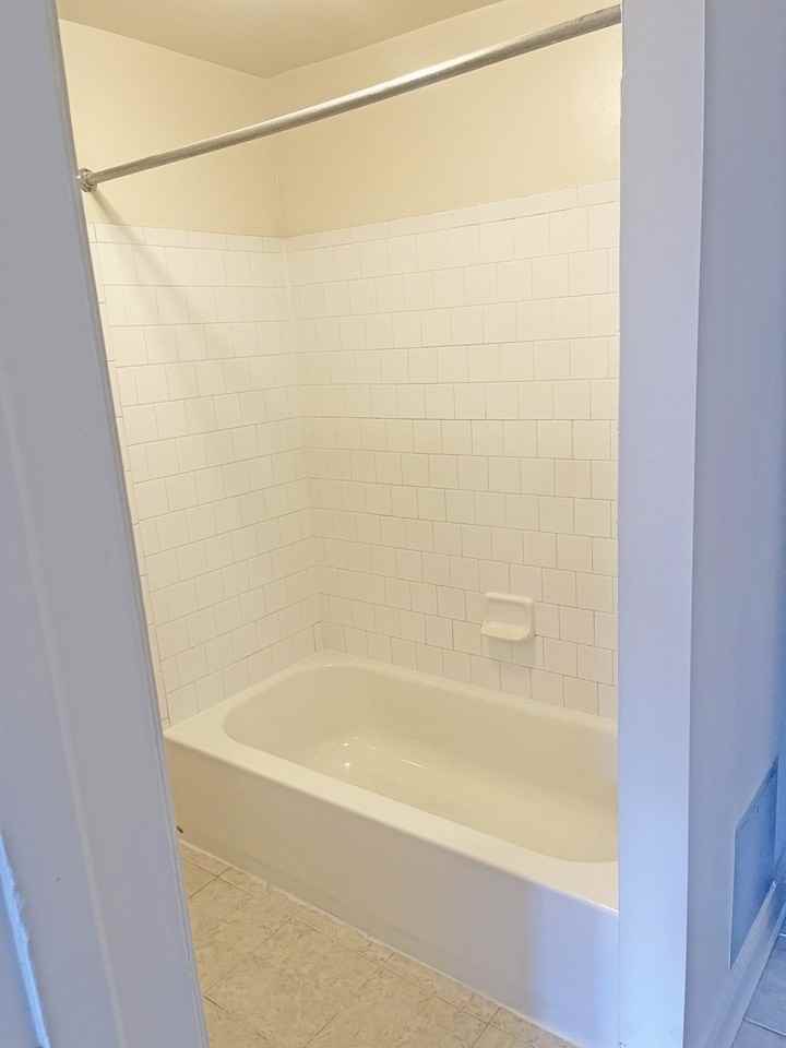 1810 Eutaw Place Apartments - Photo 7 of 16