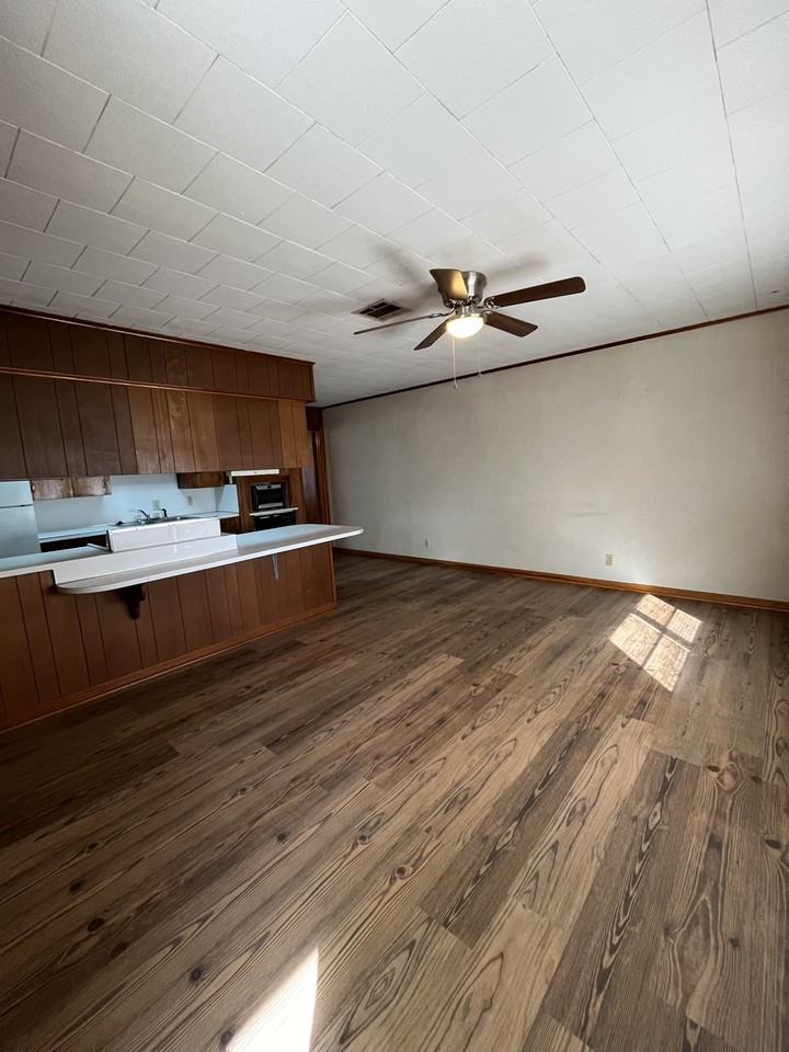 Walnut - Photo 2 of 8