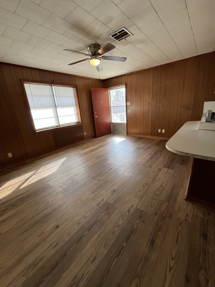 Walnut - Photo 3 of 8