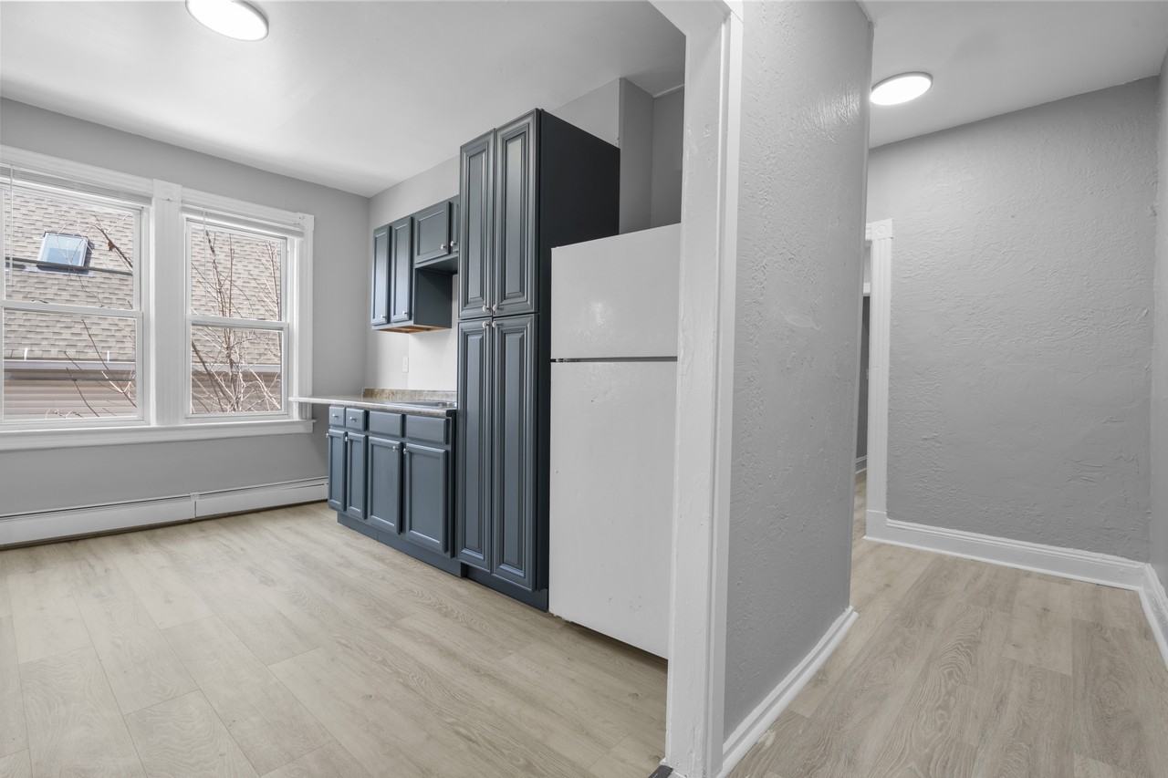 202 Mather St #3W - Photo 4 of 27