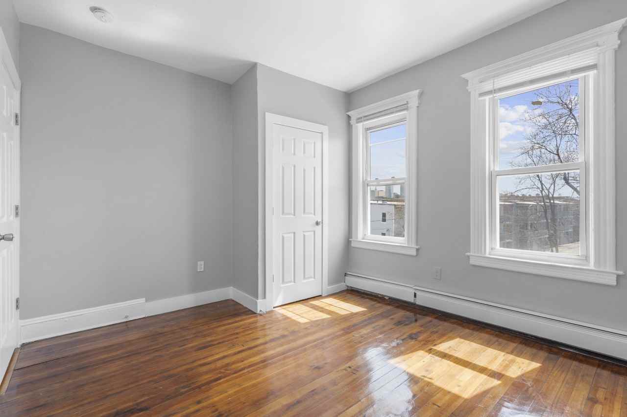 202 Mather St #3W - Photo 5 of 27