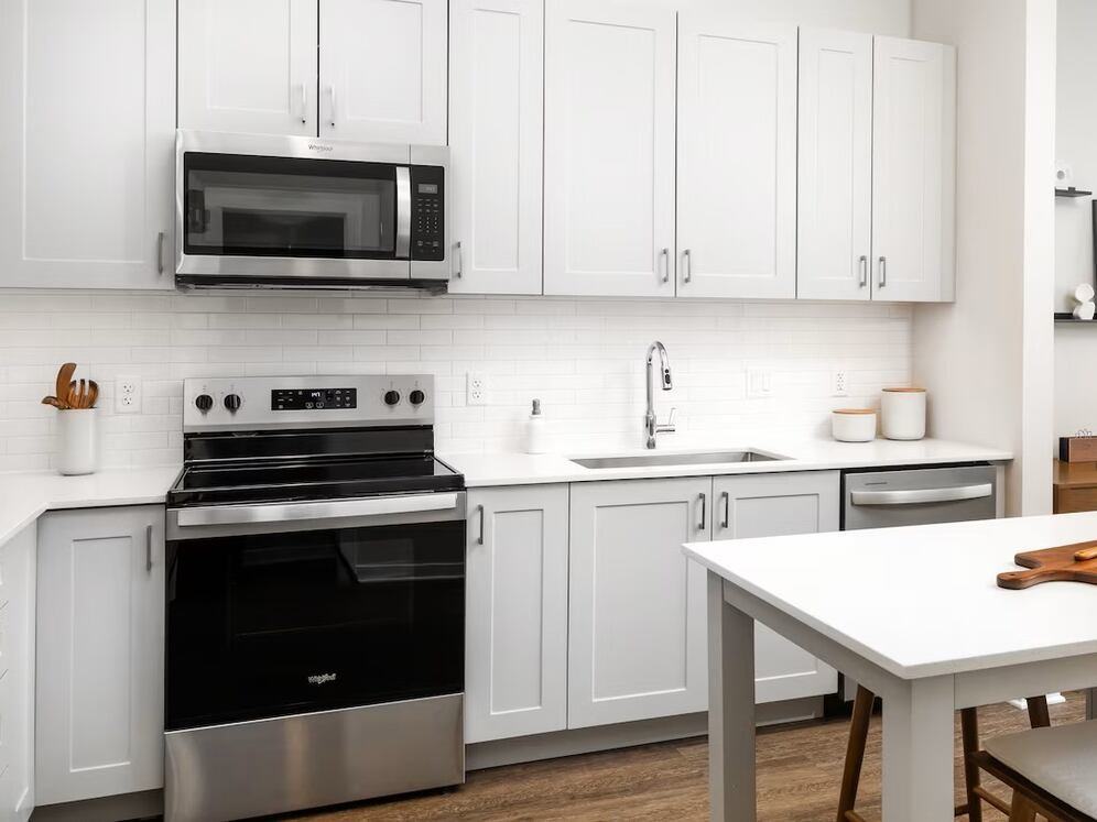 Avalon Quincy Adams - Photo 2 of 6