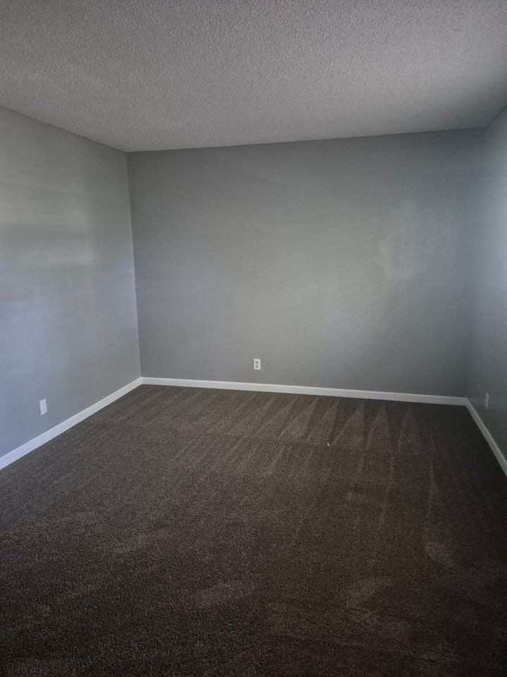 BIRCHES APTS - Photo 7 of 13