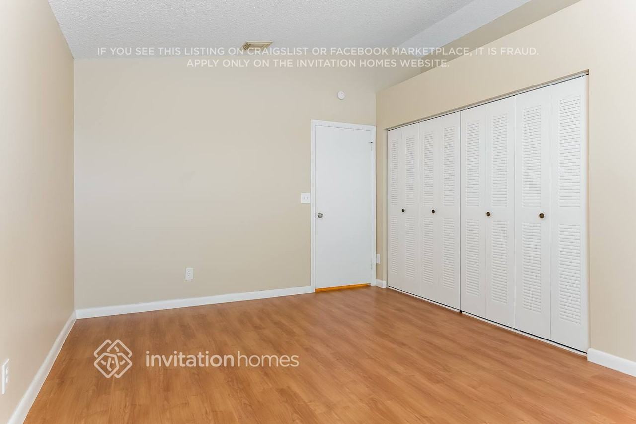 2031 Nw 190th Ave - Photo 4 of 10