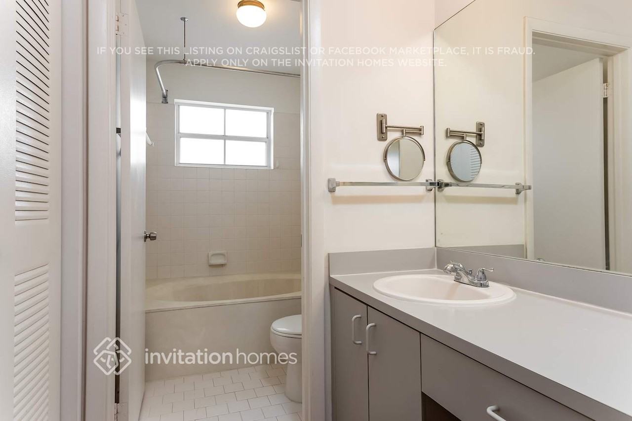 2031 Nw 190th Ave - Photo 7 of 10