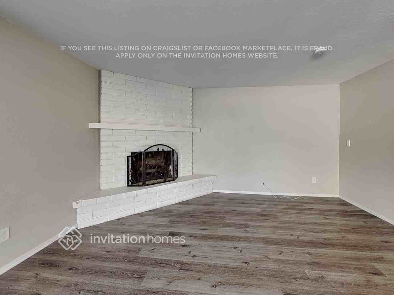 1624 W Behrend Dr - Photo 4 of 18