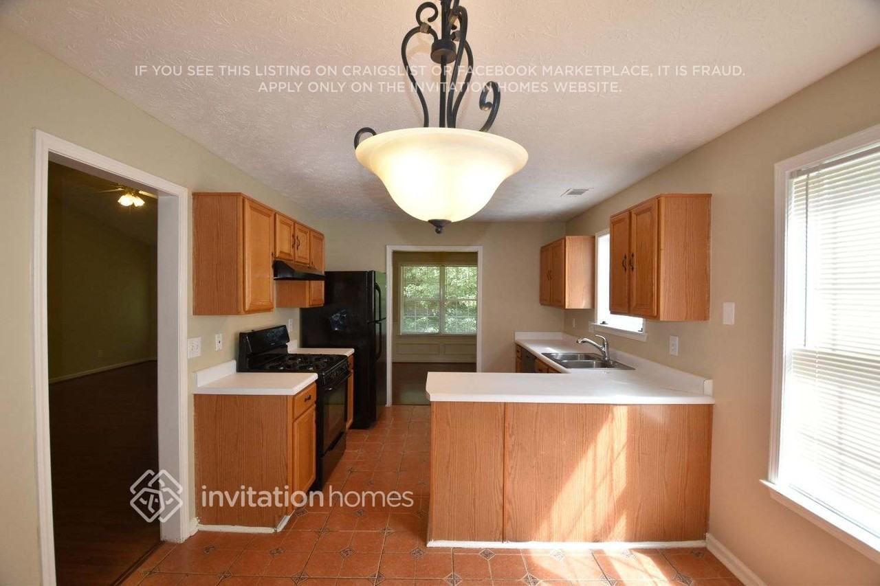 1285 Norwalk Trce - Photo 4 of 12