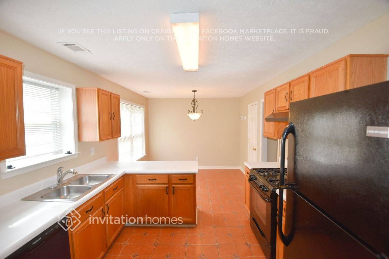 1285 Norwalk Trce - Photo 5 of 12