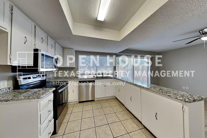 3328 Fontaine St - Photo 7 of 21