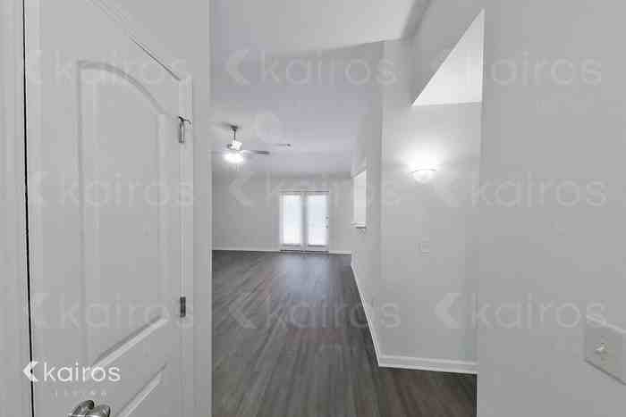 325 Bent Tree Dr - Photo 2 of 18