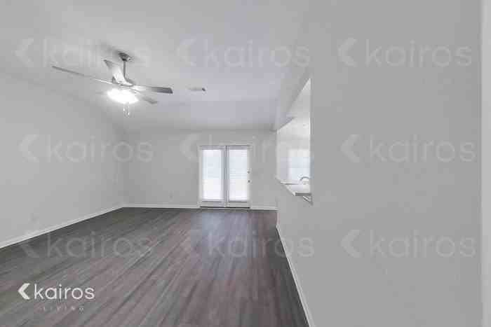 325 Bent Tree Dr - Photo 4 of 18