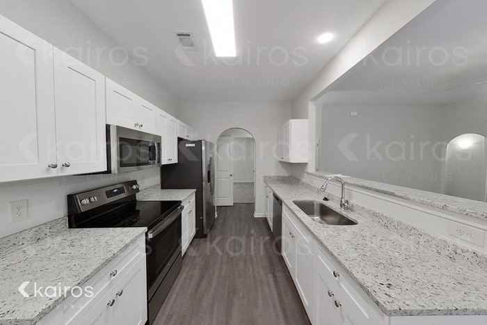 325 Bent Tree Dr - Photo 5 of 18