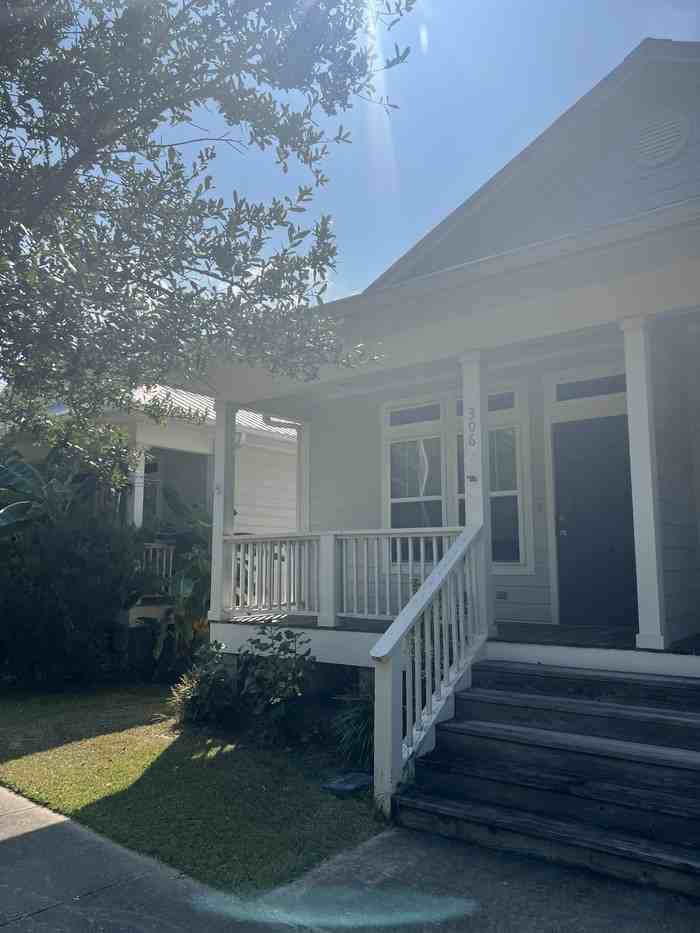 306 Saint Francis St - Photo 2 of 11