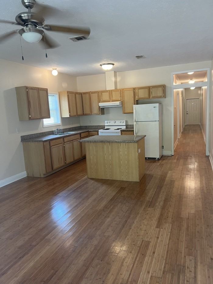 306 Saint Francis St - Photo 4 of 11