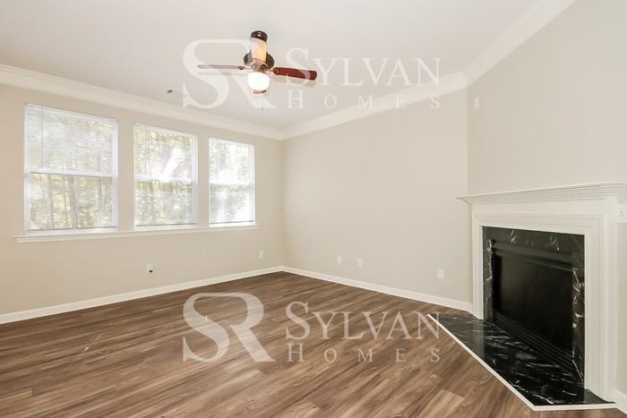 2055 Valley Creek Dr - Photo 3 of 16