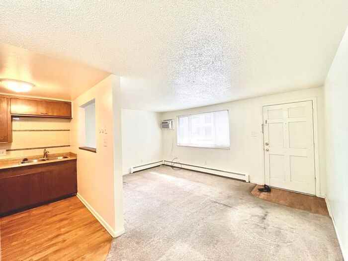 1419 Coffman St #7 - Photo 3 of 17