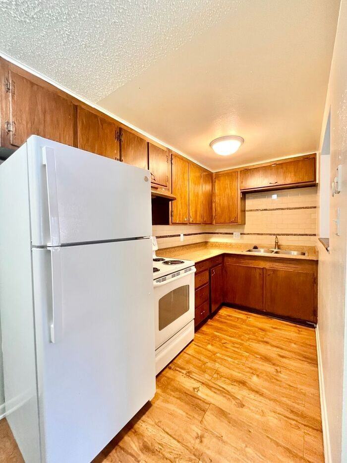 1419 Coffman St #7 - Photo 4 of 17