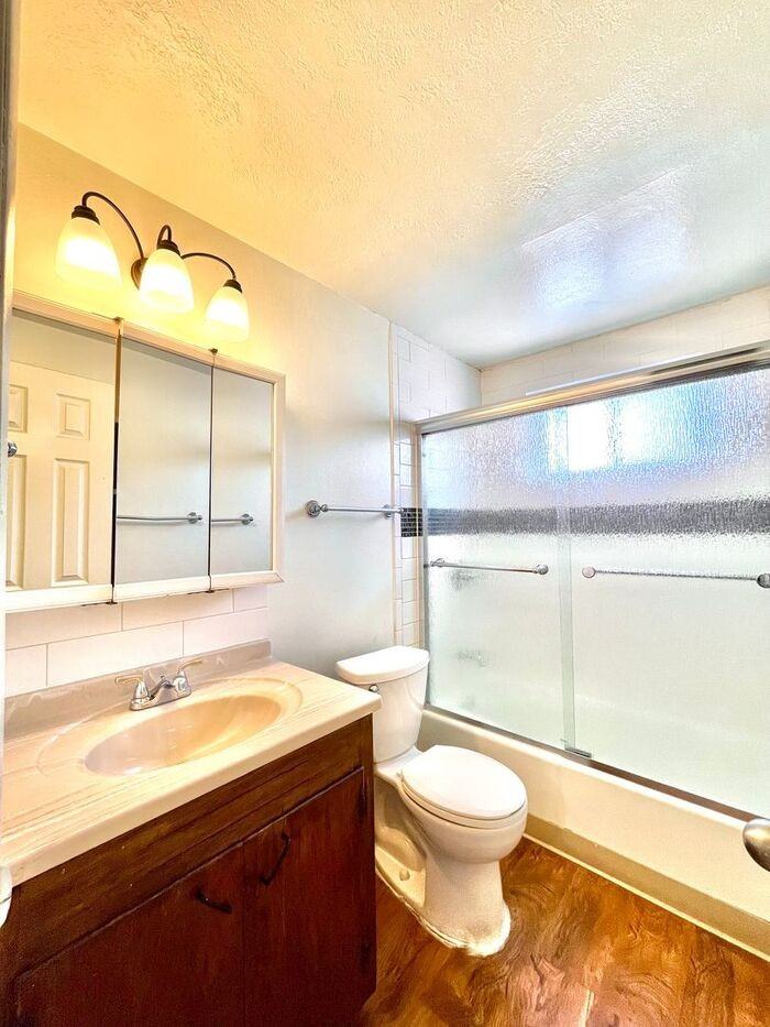 1419 Coffman St #7 - Photo 6 of 17