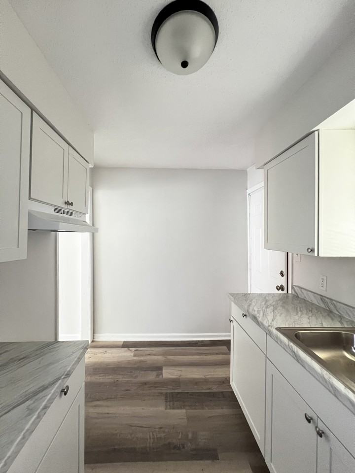 2401 Wheeler Ave Bldg 1 #336C - Photo 6 of 22