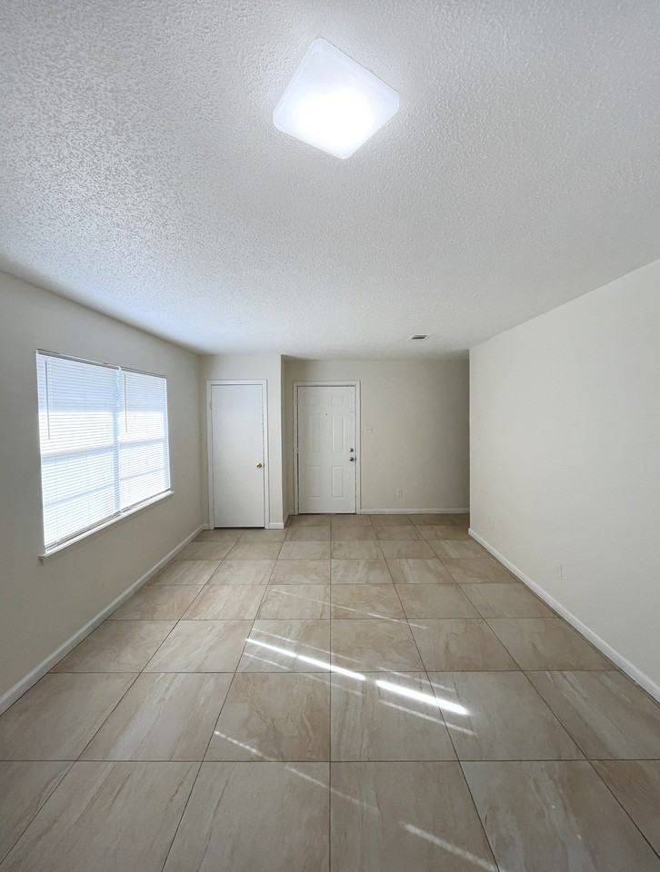 389 N Hollywood St Apt A11 #A11 - Photo 4 of 16