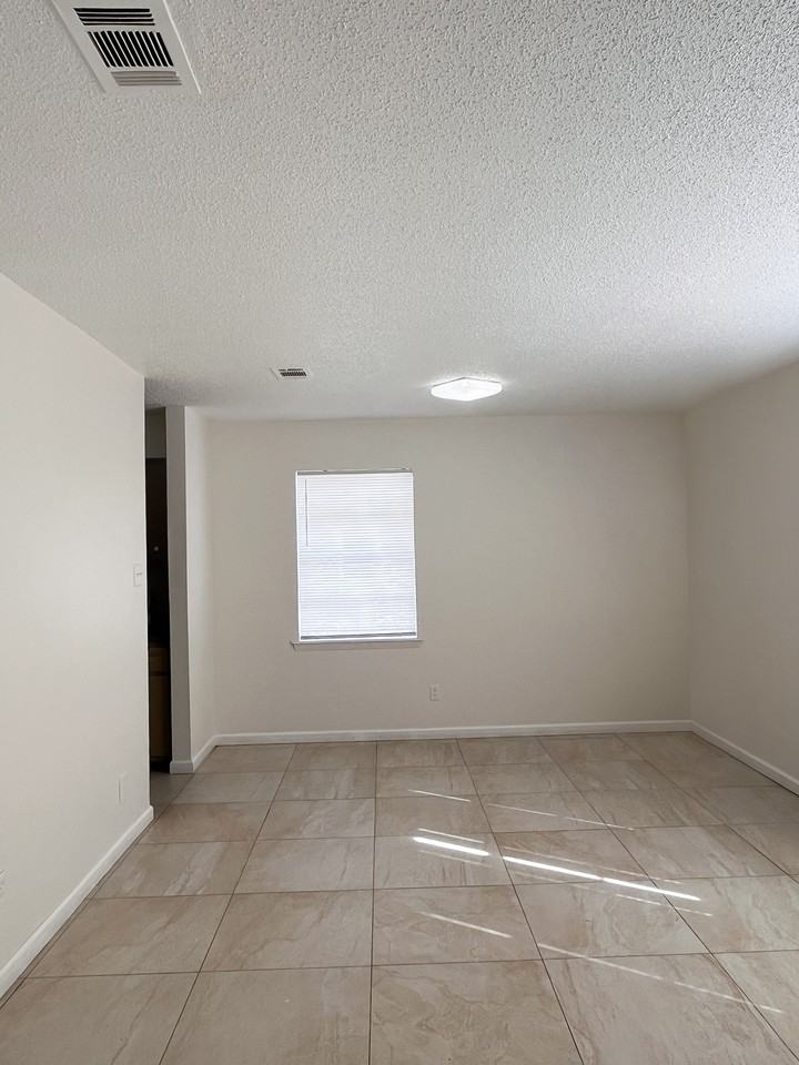 389 N Hollywood St Apt A11 #A11 - Photo 6 of 16