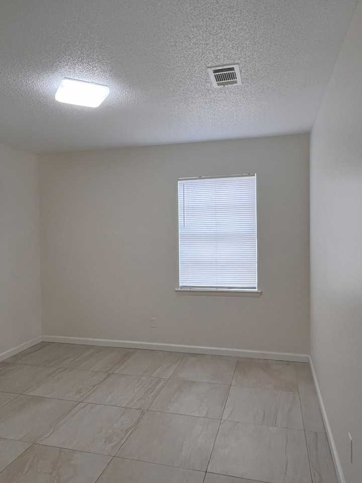 389 N Hollywood St Apt A11 #A11 - Photo 7 of 16