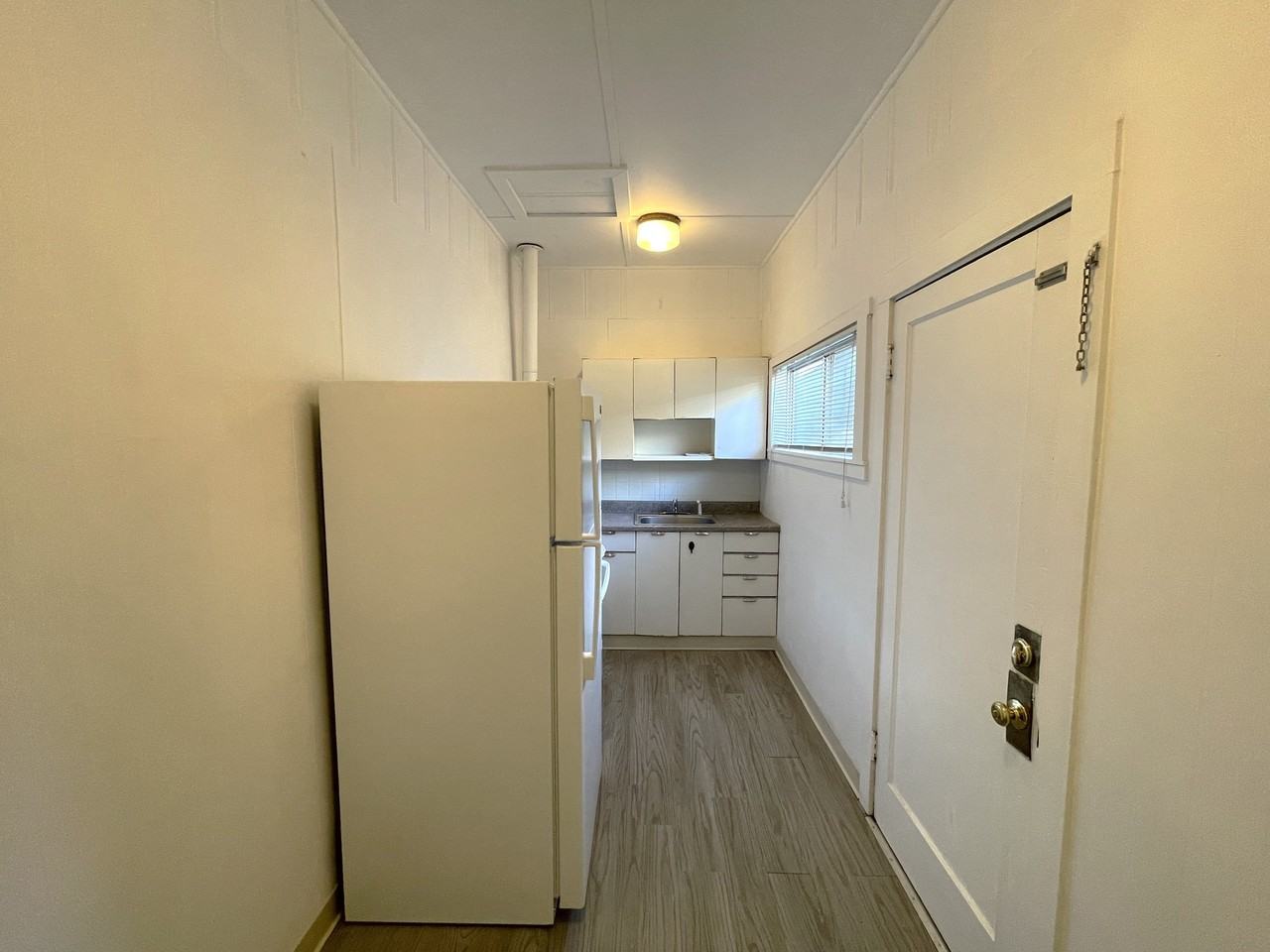 1098 Humboldt Ave #1 - Photo 3 of 7