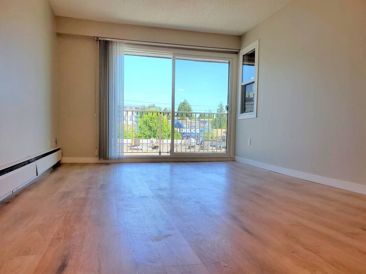 121 West 21st Street #209 - Photo 4 of 11