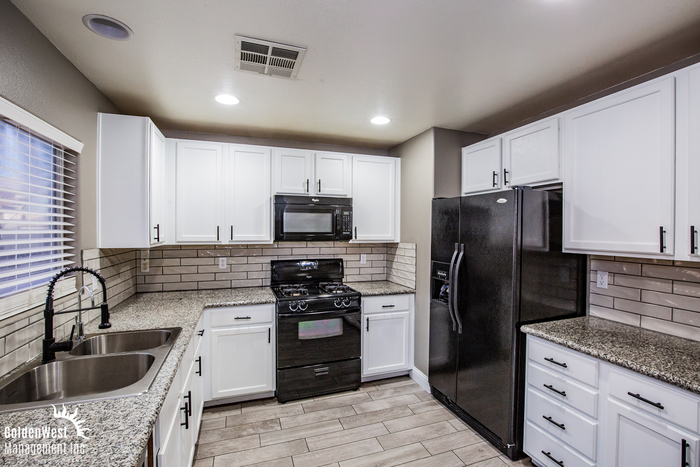 5401 Nickel Creek Trl - Photo 4 of 15