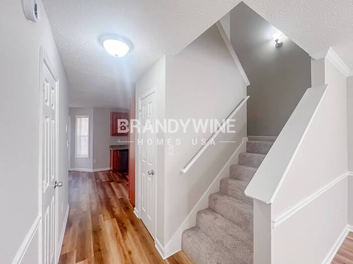 7170 Ravenwood Ln - Photo 2 of 31