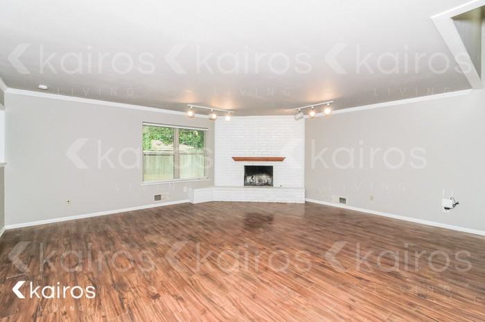 5500 Winslow St - Photo 2 of 18