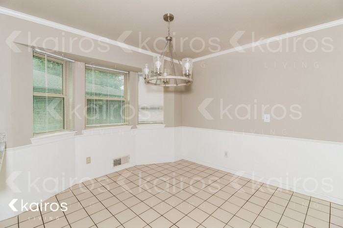 5500 Winslow St - Photo 6 of 18