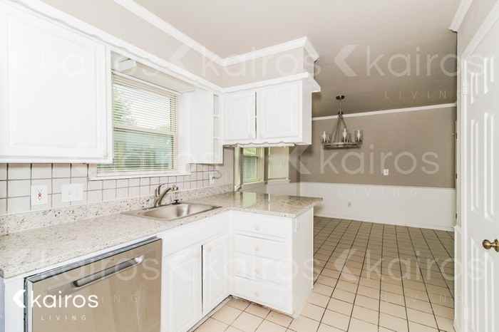 5500 Winslow St - Photo 7 of 18