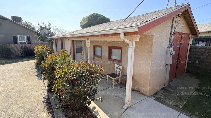 708 21st St #HALF - Photo 2 of 10