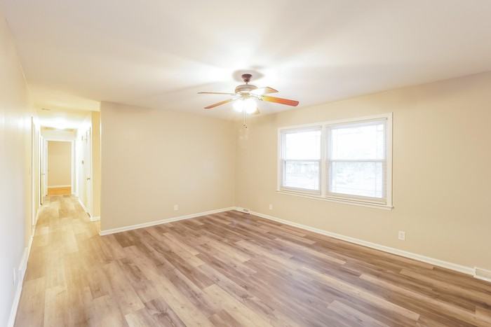 9425 Goddard St - Photo 4 of 12