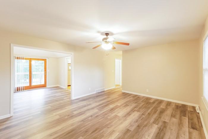 9425 Goddard St - Photo 5 of 12