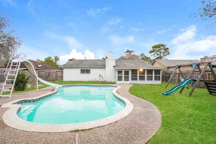 152 Bastrop St - Photo 3 of 15